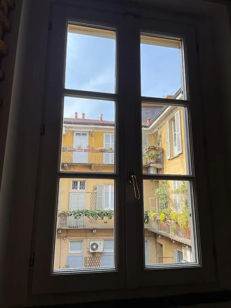 Charming Apartment At The Columns Of San Lorenzo Milan