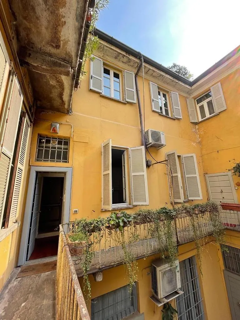Charming Apartment At The Columns Of San Lorenzo Milan 0*,